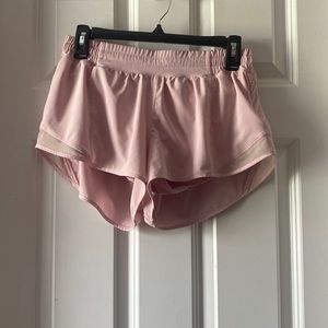 lululemon hotty hot shorts 2.5